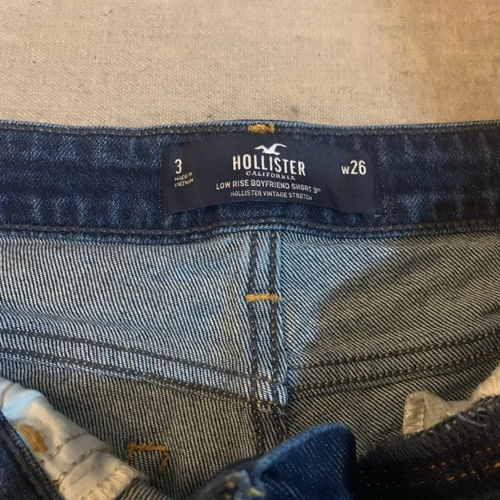 Hollister Jean Shorts - Picture 3 of 3